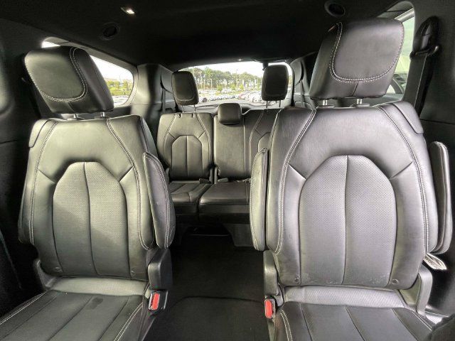 Used 2025 Chrysler Pacifica Select FWD image 12