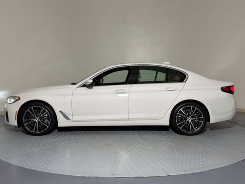 Used 2022 BMW 530i w/ Convenience Package RWD image 2