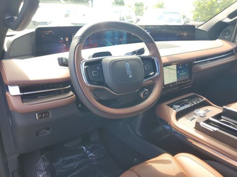 New 2026 Lincoln Navigator Reserve AWD/4WD image 13