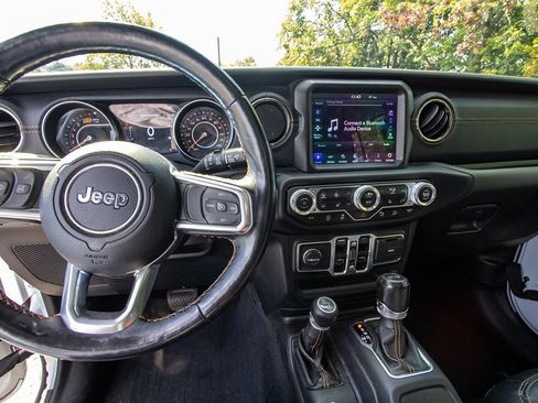 Used 2020 Jeep Wrangler Unlimited Sahara AWD/4WD image 12