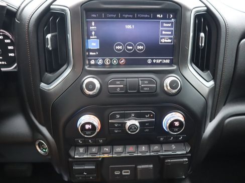 Used 2020 GMC Sierra 2500 AT4 w/ AT4 Premium Package image 11