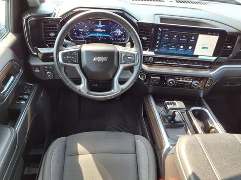 Used 2023 Chevrolet Silverado 1500 LT Trail Boss w/ Convenience Package II AWD/4WD image 4
