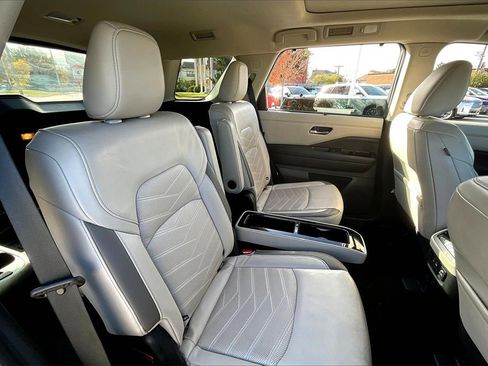 Used 2022 Nissan Pathfinder Platinum w/ Cargo Package image 32