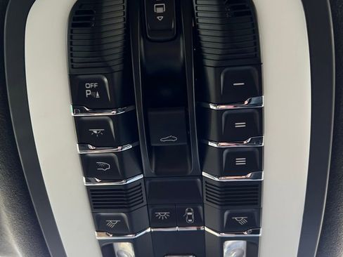 Used 2024 Porsche Macan GTS image 34