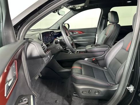 Used 2024 Chevrolet Traverse RS image 11