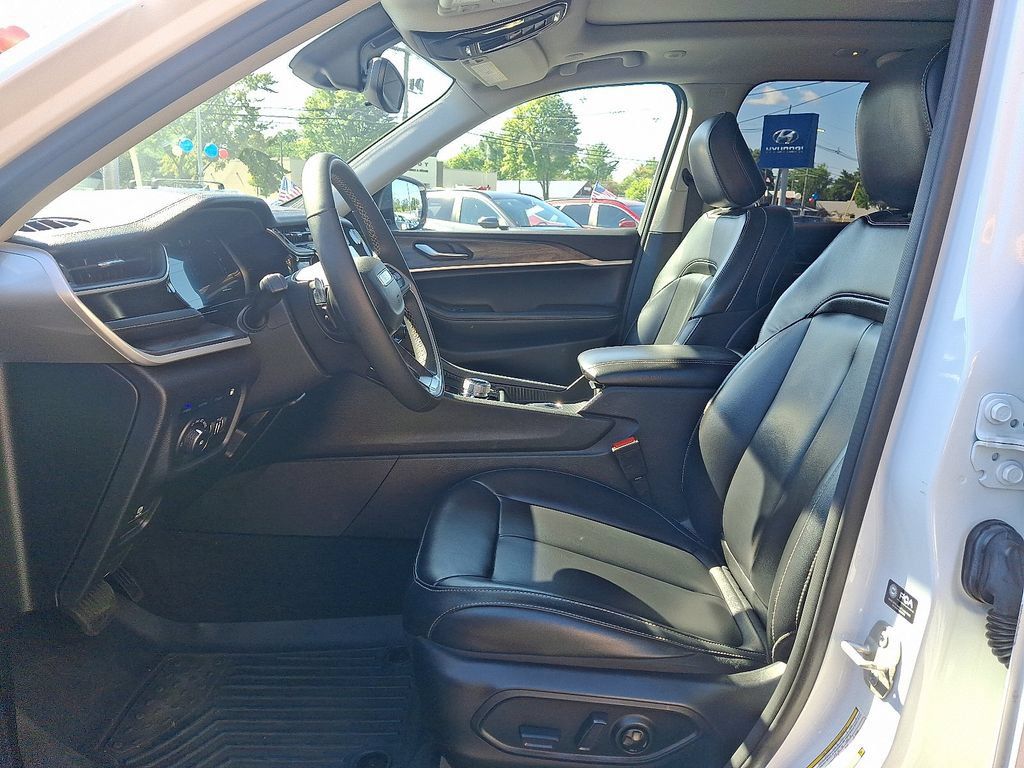 Used 2023 Jeep Grand Cherokee 4WD 4xe image 14