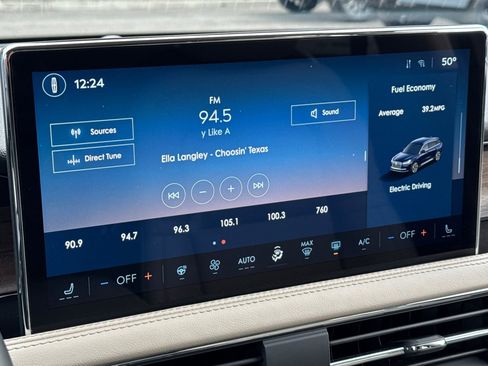 Used 2025 Lincoln Corsair Grand Touring w/ Equipment Group 301A image 17