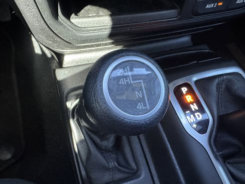 Used 2018 Jeep Wrangler Unlimited Sport S image 28