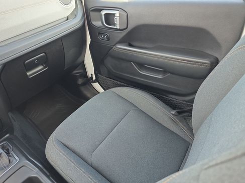 Used 2024 Jeep Wrangler Unlimited Sahara image 15