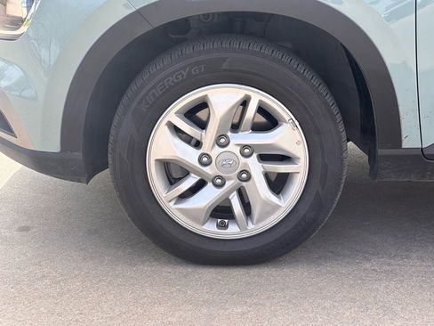 Certified 2025 Hyundai Venue SE image 10