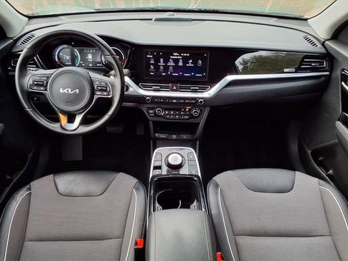 Used 2022 Kia Niro EX image 10