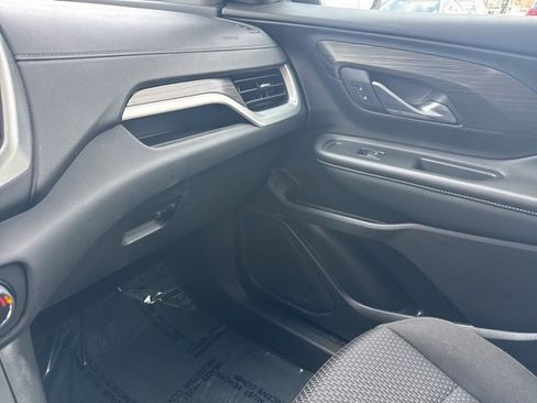 Used 2024 GMC Terrain SLE image 16