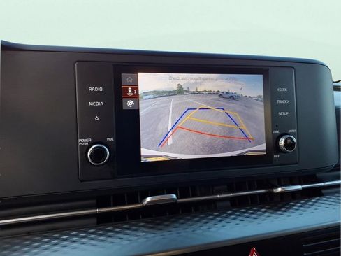 Used 2024 Kia Carnival LX FWD image 30