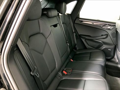 Used 2026 Porsche Macan AWD/4WD image 19