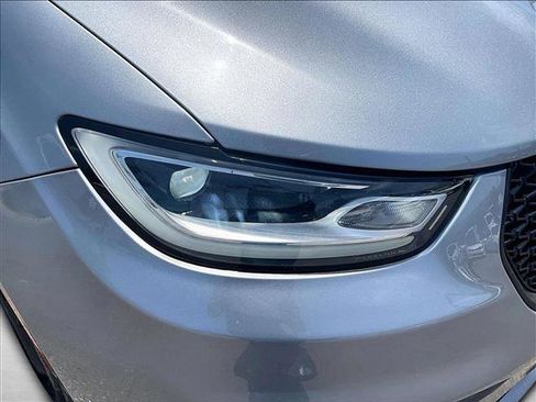 Used 2021 Chrysler Pacifica Touring-L w/ Premium & Safety Sphere Group FWD image 28