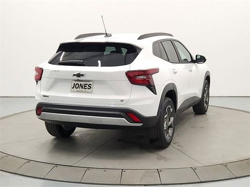 New 2026 Chevrolet Trax LT w/ Driver Confidence Package image 6