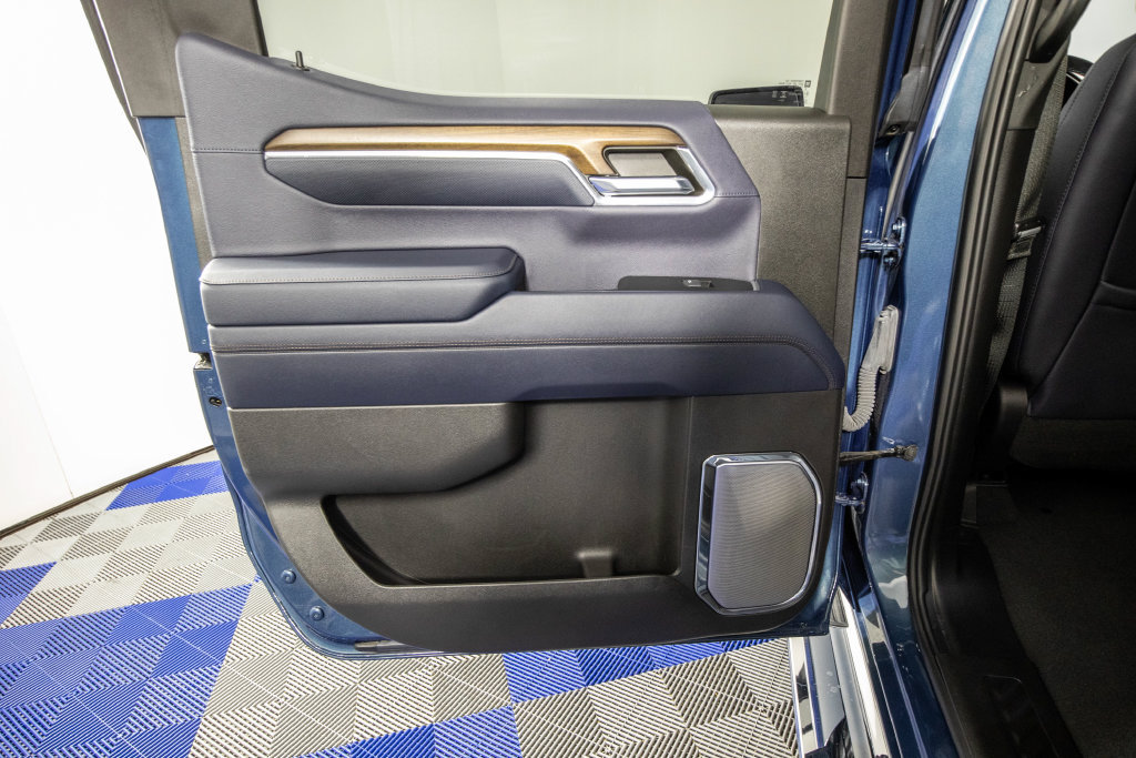 Used 2024 Chevrolet Silverado 1500 High Country w/ Technology Package AWD/4WD image 14