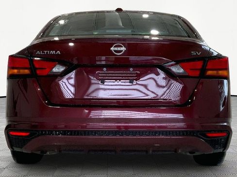 Used 2024 Nissan Altima 2.5 SV FWD image 6