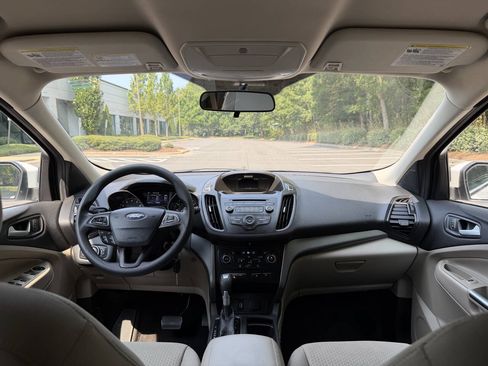 Used 2017 Ford Escape SE AWD/4WD image 19