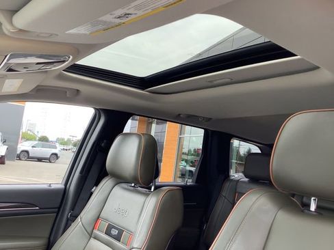 Used 2011 Jeep Grand Cherokee 70th Anniversary RWD image 21
