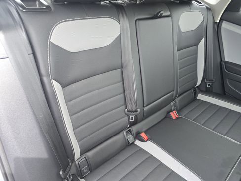 Certified 2023 Volkswagen Taos SEL AWD/4WD image 19