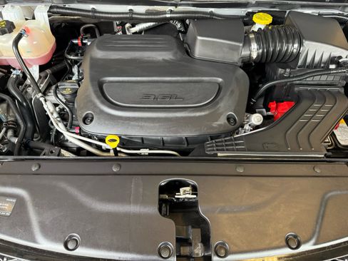 Used 2024 Chrysler Pacifica Limited image 29