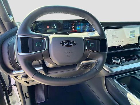 New 2026 Ford Expedition Platinum image 13