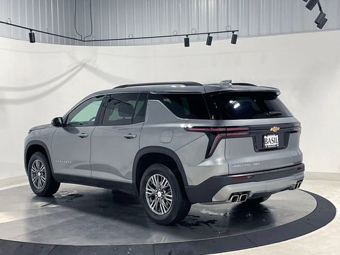 Used 2025 Chevrolet Traverse LT AWD/4WD image 14