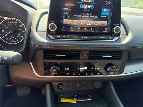 Used 2025 Nissan Rogue SV FWD image 30