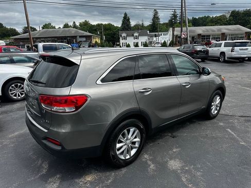 Used 2017 Kia Sorento AWD image 5