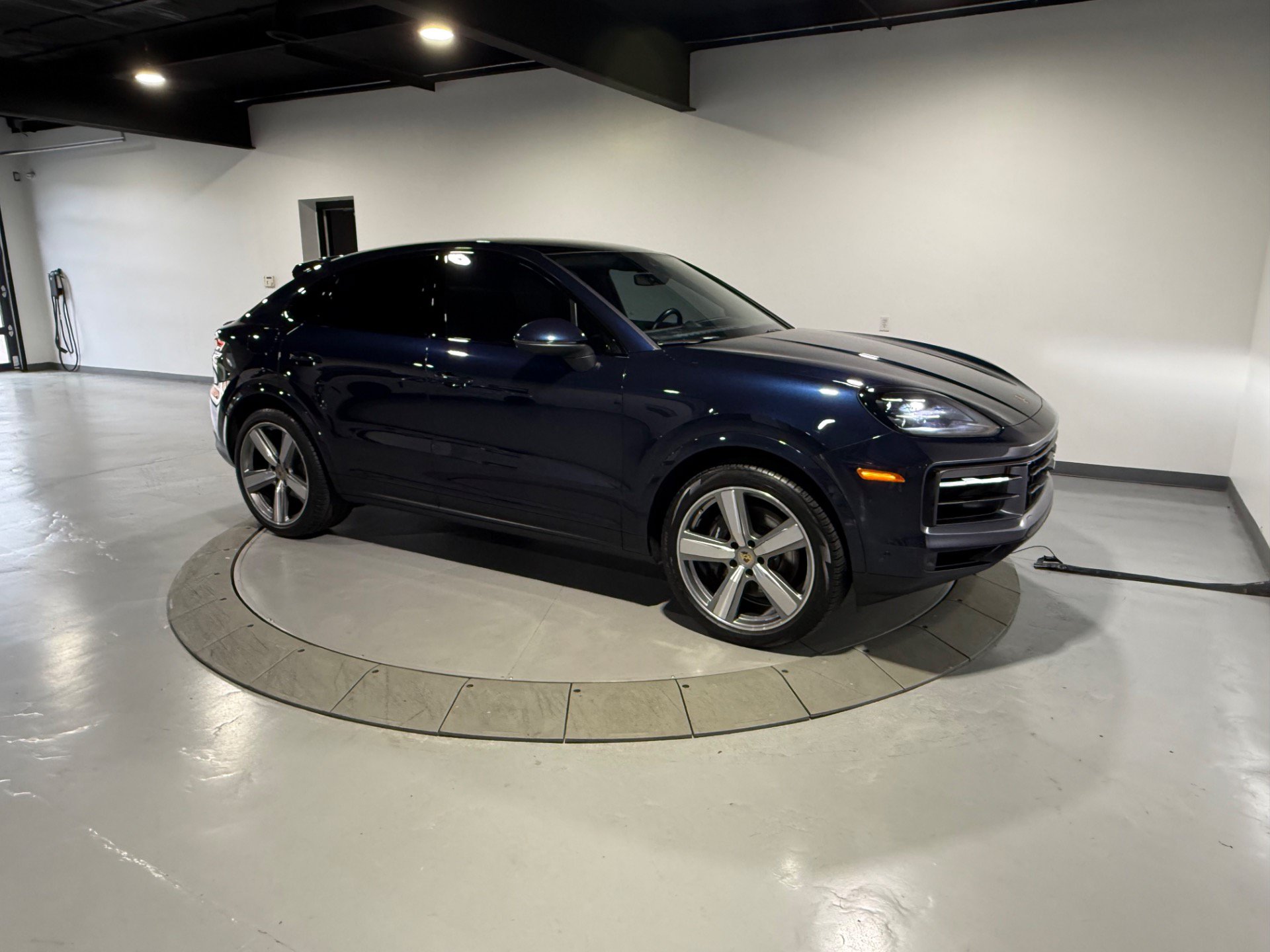 Used 2024 Porsche Cayenne Coupe AWD/4WD image 7