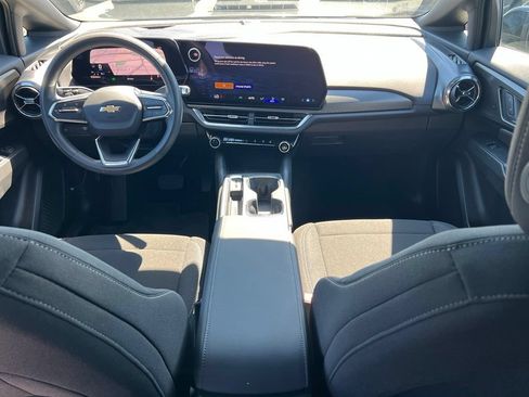 Used 2026 Chevrolet Equinox EV LT FWD image 12