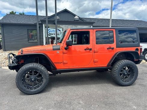 Used 2015 Jeep Wrangler Unlimited Rubicon w/ Dual Top Group AWD/4WD image 5