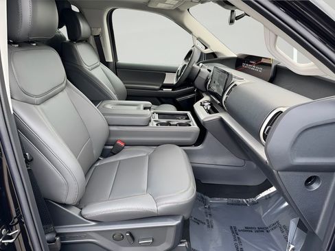 New 2025 Ford Expedition Active image 27