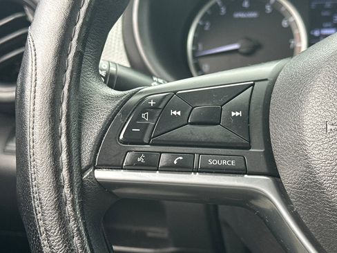 Used 2018 Nissan Kicks S image 34