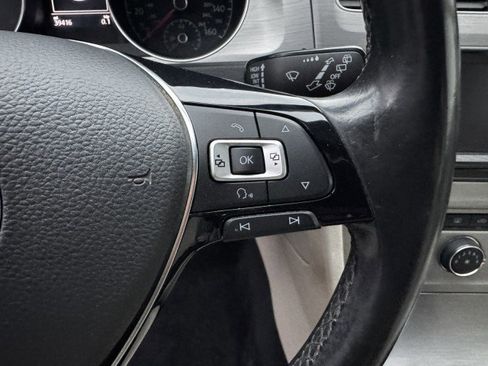 Used 2015 Volkswagen Golf S image 22