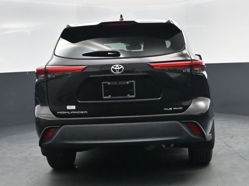 Used 2020 Toyota Highlander XLE image 13