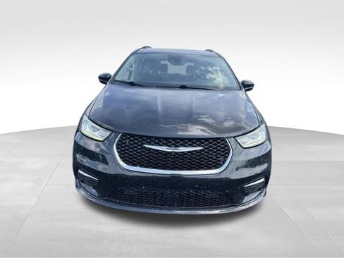 Used 2021 Chrysler Pacifica Touring-L w/ Uconnect Theater Family Group AWD/4WD image 2