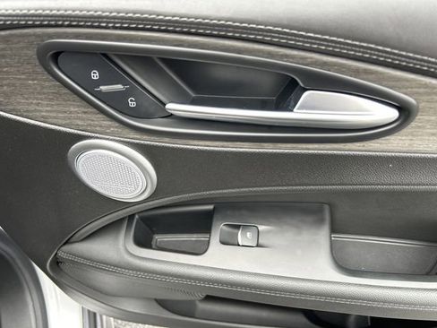 Used 2023 Alfa Romeo Stelvio Ti image 11