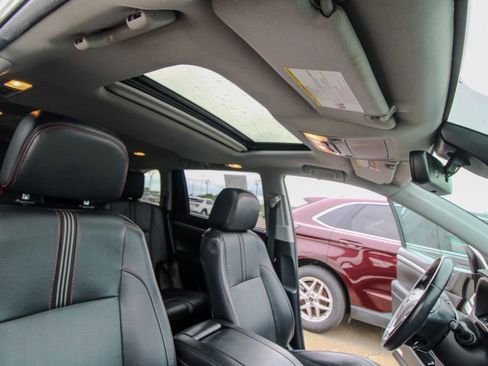 Used 2019 Toyota Highlander SE w/ Nightshade Edition AWD/4WD image 22
