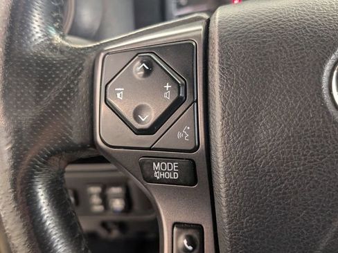 Used 2017 Toyota Tacoma TRD Sport AWD/4WD image 22