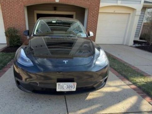 Used 2025 Tesla Model Y Performance image 3