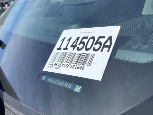 Used 2025 Chevrolet Silverado 2500 ZR2 w/ Technology Package image 12