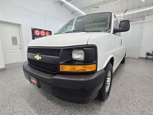 Used 2017 Chevrolet Express 2500 Extended RWD image 7