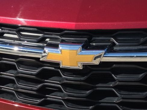 Used 2025 Chevrolet Trax LT FWD image 9