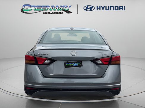 Used 2024 Nissan Altima 2.5 SV FWD image 3