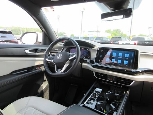 Used 2024 Volkswagen Atlas Cross Sport SEL Premium R-Line AWD/4WD image 27