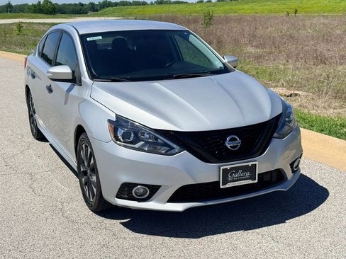 Used 2019 Nissan Sentra SR FWD image 35