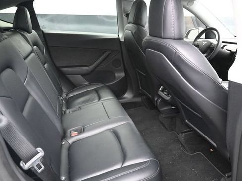 Used 2021 Tesla Model Y Long Range AWD/4WD image 17