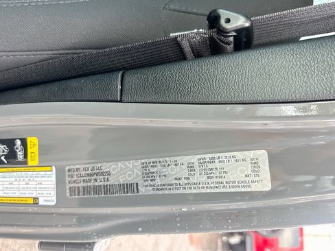 Used 2023 Jeep Wrangler Unlimited AWD/4WD image 35